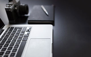 泰国蒙面劫匪持枪洗劫金店，一场惊心动魄的犯罪事件